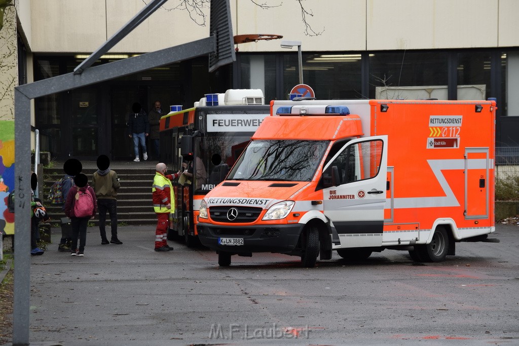 Einsatz BF Koeln Schule Burgwiesenstr Koeln Holweide P064.JPG - Miklos Laubert